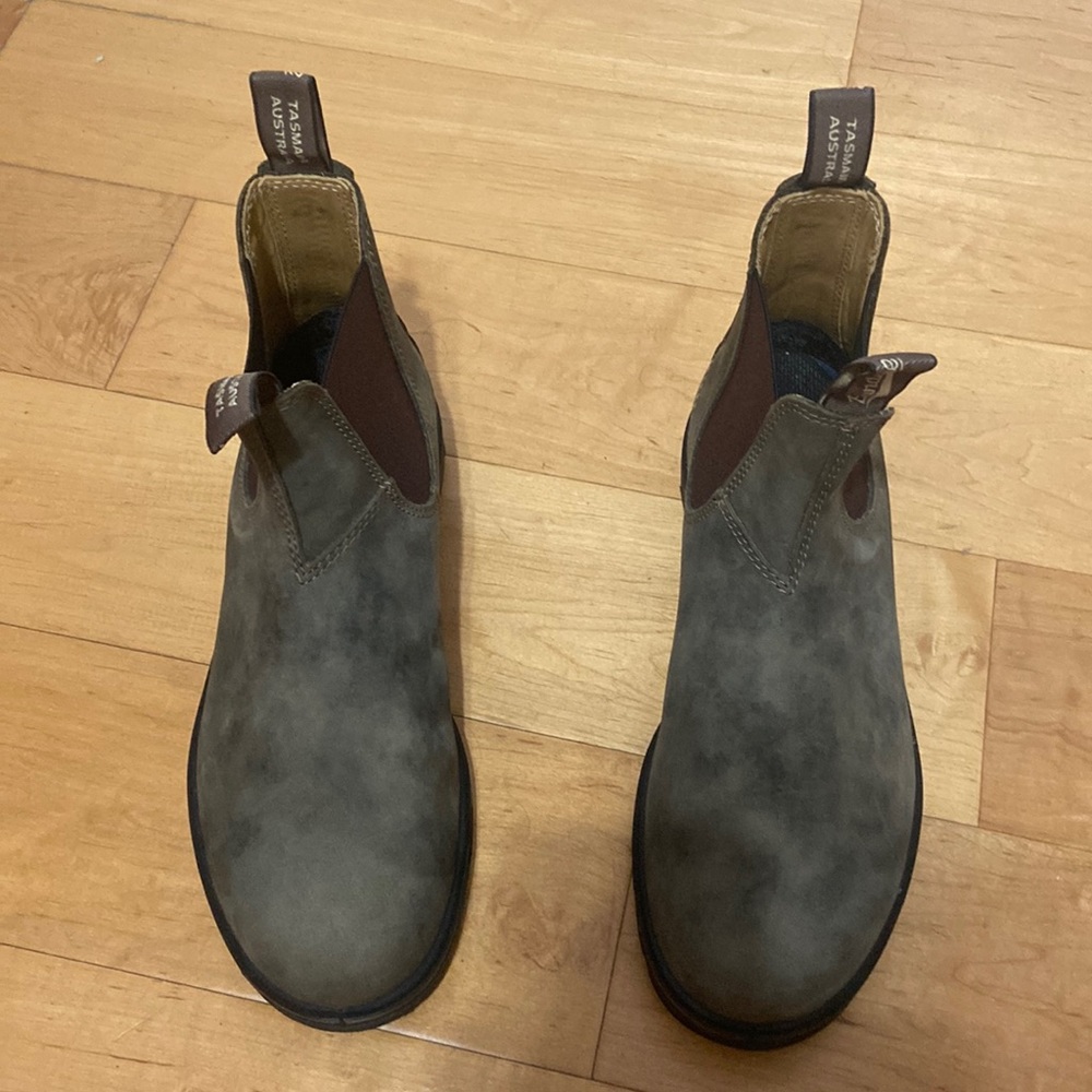 Brand new Blundstone men’s 9 1/2